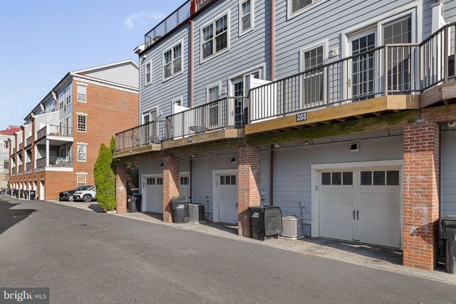 203 SURGEON GENERALS CT, Philadelphia, PA 19146