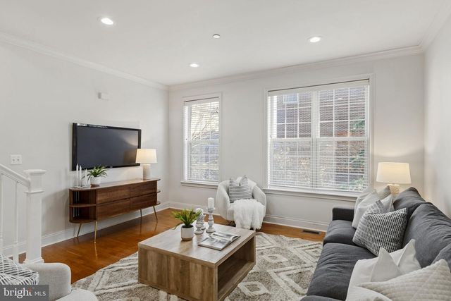 203 SURGEON GENERALS CT, Philadelphia, PA 19146