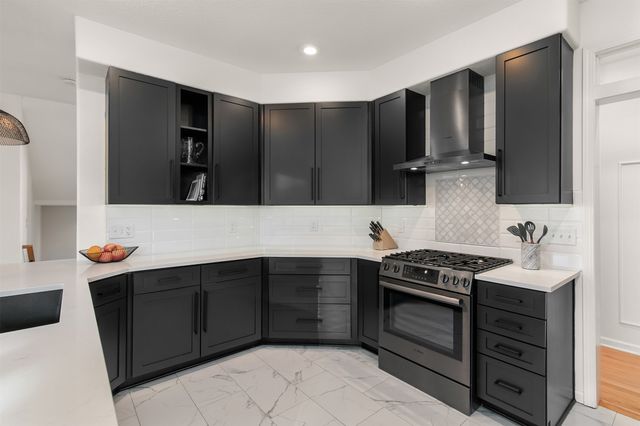 5830 Coachlight Court, West Des Moines, IA 50266