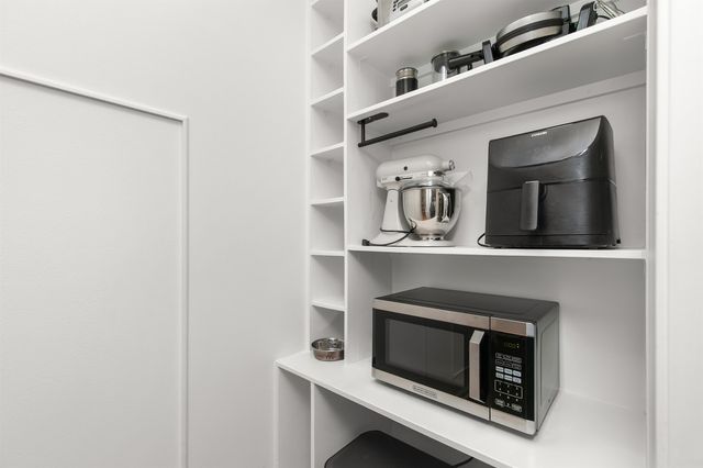 5830 Coachlight Court, West Des Moines, IA 50266