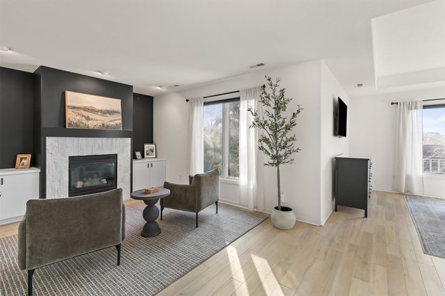 5830 Coachlight Court, West Des Moines, IA 50266