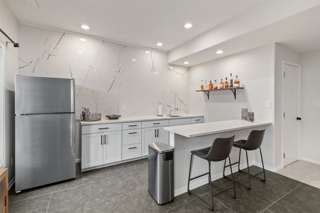 5830 Coachlight Court, West Des Moines, IA 50266