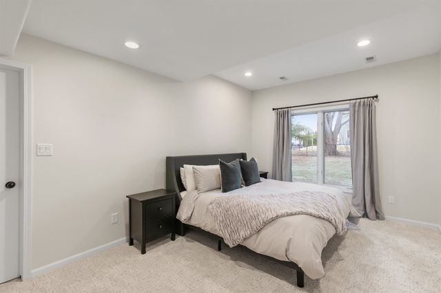 5830 Coachlight Court, West Des Moines, IA 50266