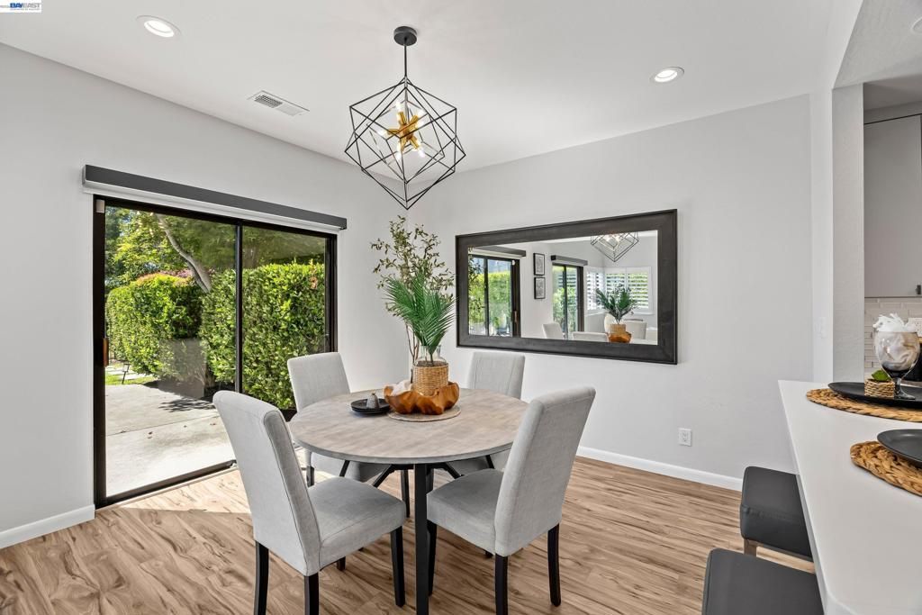 Image 10 of property listing at 328 S Eagle Nest Ln, Danville, CA 94506