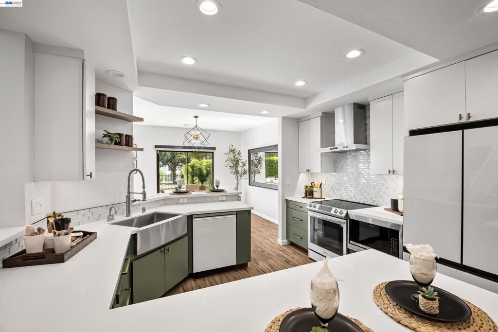 Image 15 of property listing at 328 S Eagle Nest Ln, Danville, CA 94506