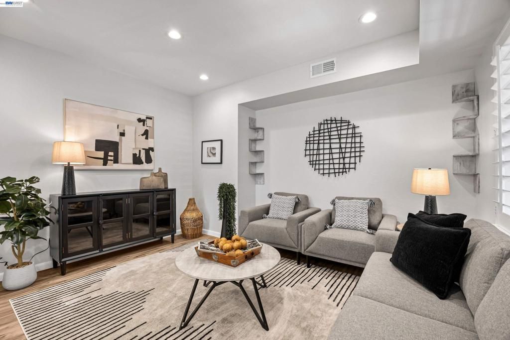Image 17 of property listing at 328 S Eagle Nest Ln, Danville, CA 94506
