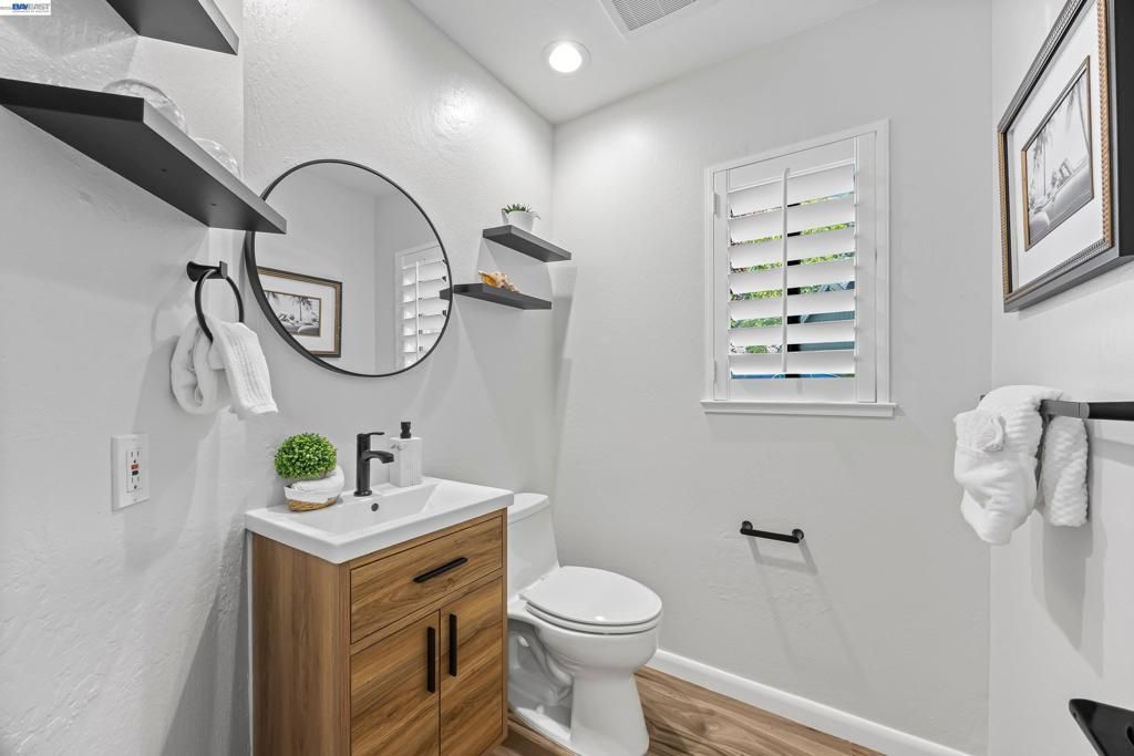 Image 19 of property listing at 328 S Eagle Nest Ln, Danville, CA 94506