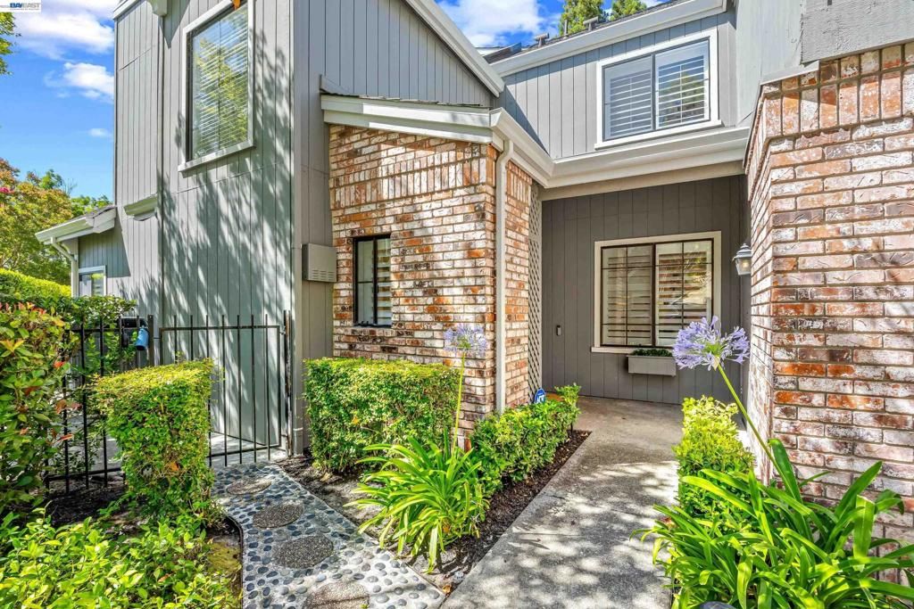 Image 2 of property listing at 328 S Eagle Nest Ln, Danville, CA 94506