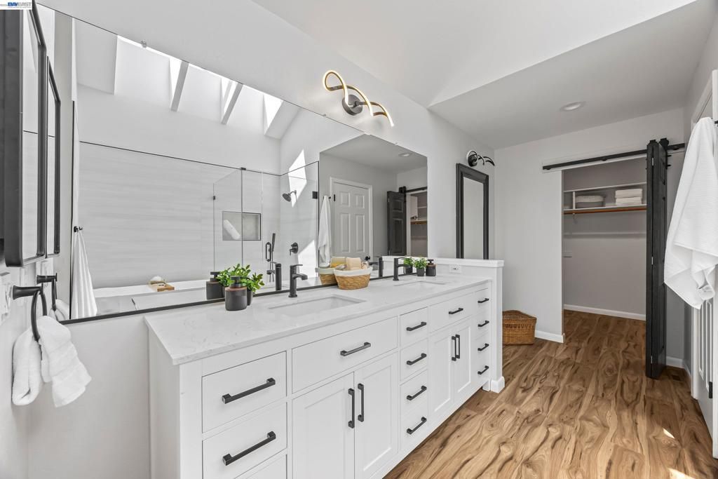 Image 22 of property listing at 328 S Eagle Nest Ln, Danville, CA 94506
