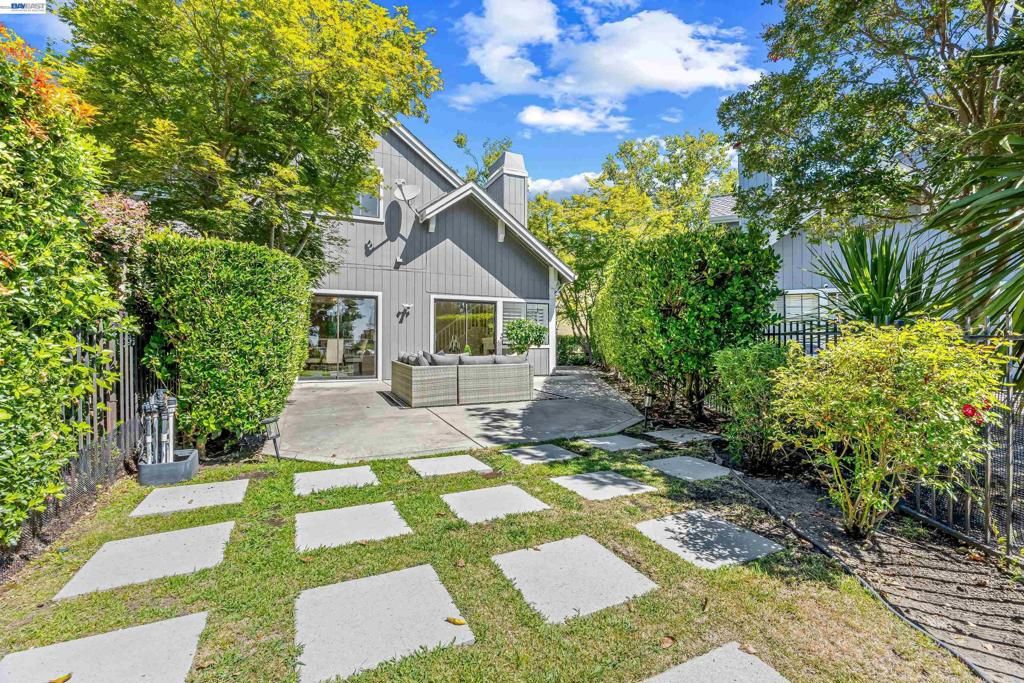 Image 34 of property listing at 328 S Eagle Nest Ln, Danville, CA 94506