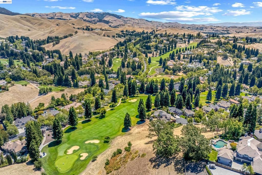 Image 36 of property listing at 328 S Eagle Nest Ln, Danville, CA 94506