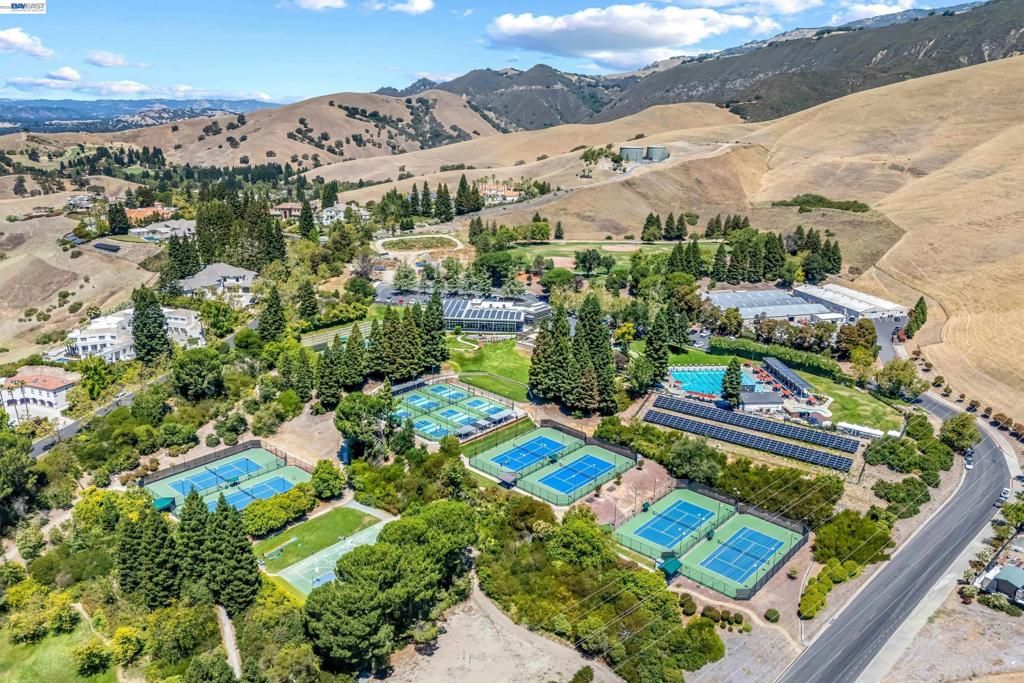 Image 37 of property listing at 328 S Eagle Nest Ln, Danville, CA 94506