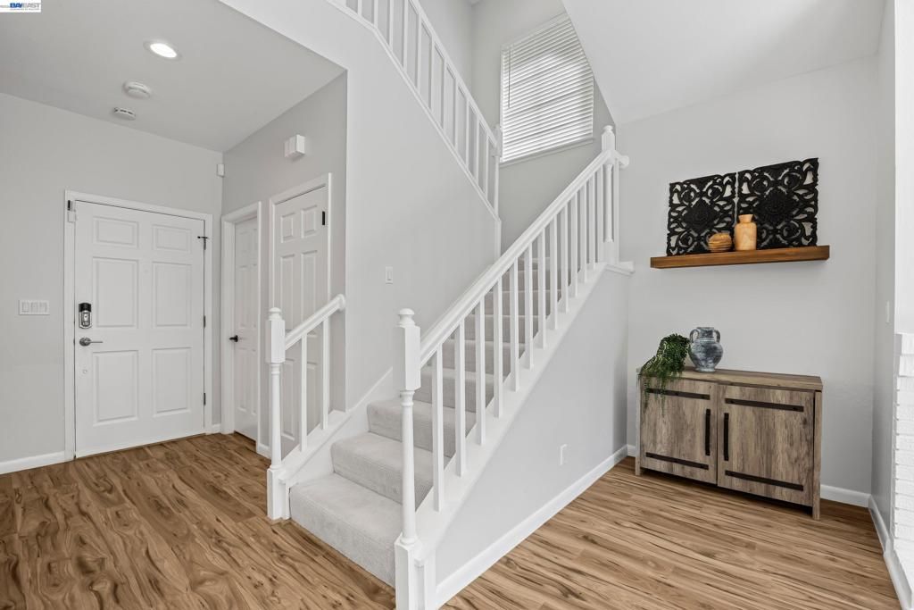 Image 6 of property listing at 328 S Eagle Nest Ln, Danville, CA 94506