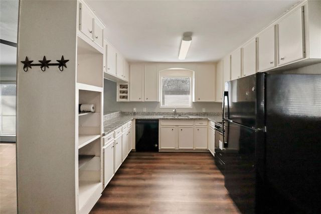 238 Sleepy Hollow Drive, Lake Jackson, TX 77566