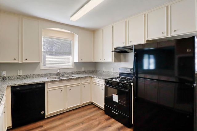 238 Sleepy Hollow Drive, Lake Jackson, TX 77566