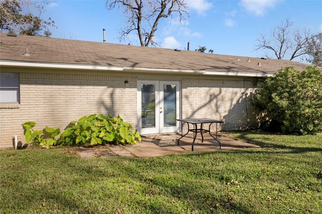 238 Sleepy Hollow Drive, Lake Jackson, TX 77566