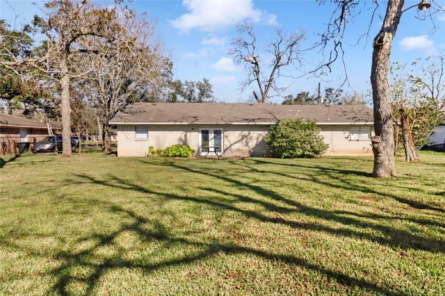 238 Sleepy Hollow Drive, Lake Jackson, TX 77566