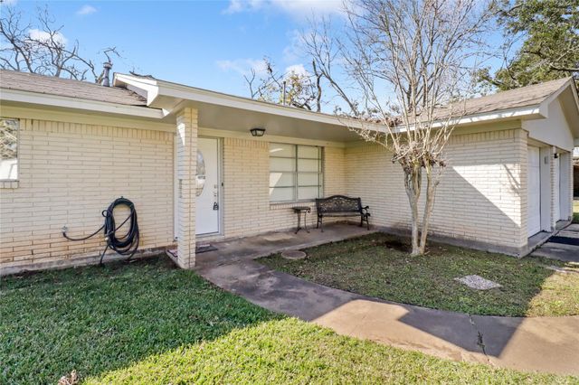 238 Sleepy Hollow Drive, Lake Jackson, TX 77566
