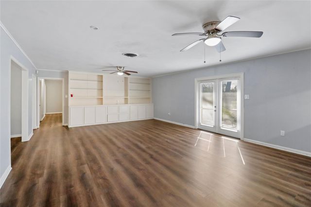 238 Sleepy Hollow Drive, Lake Jackson, TX 77566