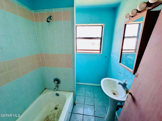 8206 Loma Vista Place, El Paso, TX 79907