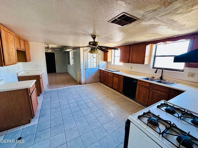 8206 Loma Vista Place, El Paso, TX 79907