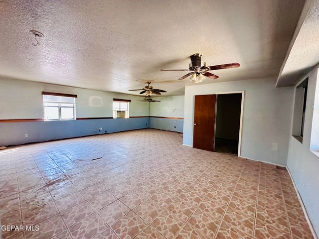 8206 Loma Vista Place, El Paso, TX 79907