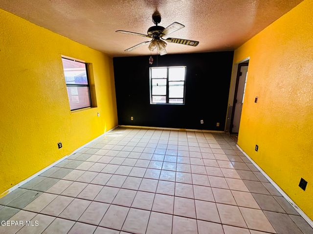 8206 Loma Vista Place, El Paso, TX 79907