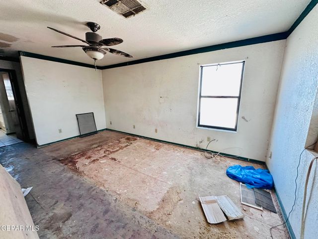 8206 Loma Vista Place, El Paso, TX 79907