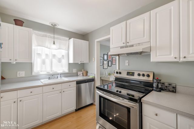 20879 Hunt Club Drive, Harper Woods, MI 48225