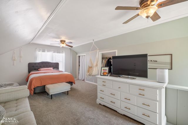 20879 Hunt Club Drive, Harper Woods, MI 48225