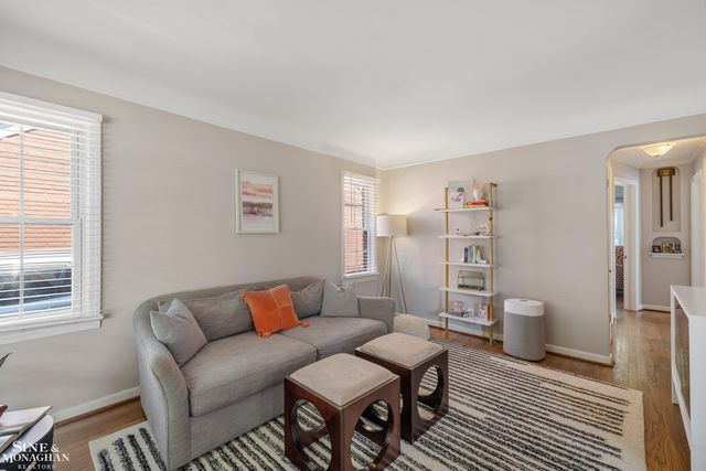 20879 Hunt Club Drive, Harper Woods, MI 48225