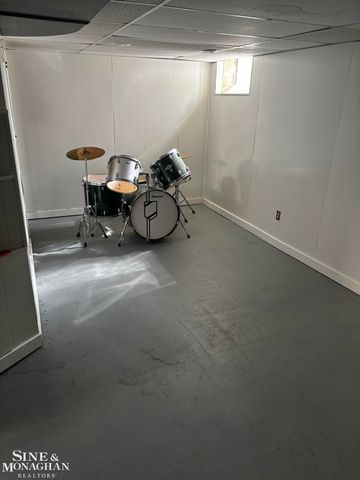 20879 Hunt Club Drive, Harper Woods, MI 48225