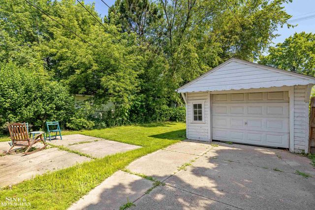 20879 Hunt Club Drive, Harper Woods, MI 48225