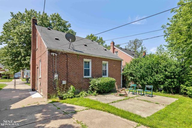 20879 Hunt Club Drive, Harper Woods, MI 48225