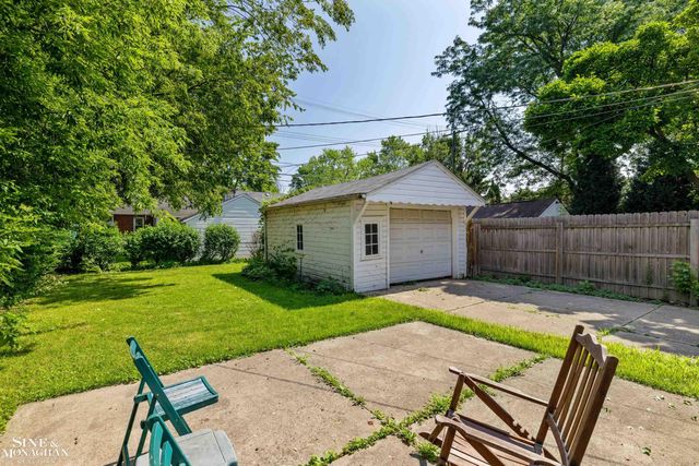 20879 Hunt Club Drive, Harper Woods, MI 48225