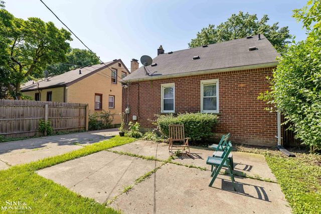 20879 Hunt Club Drive, Harper Woods, MI 48225