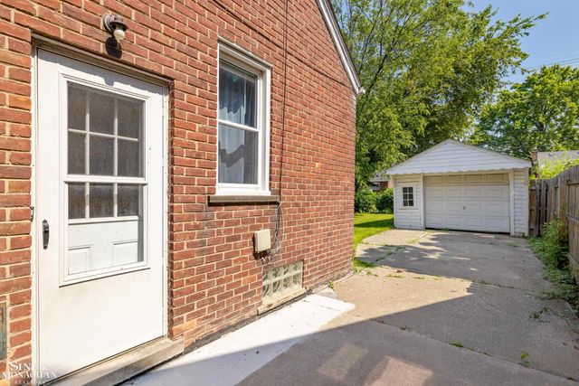 20879 Hunt Club Drive, Harper Woods, MI 48225