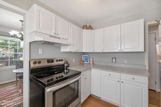 20879 Hunt Club Drive, Harper Woods, MI 48225