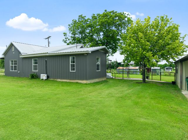 119 Avenue A, Walnut Springs, TX 76690
