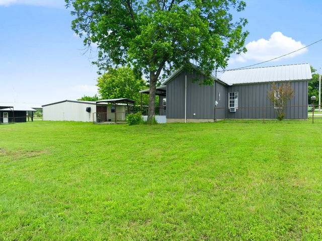 119 Avenue A, Walnut Springs, TX 76690