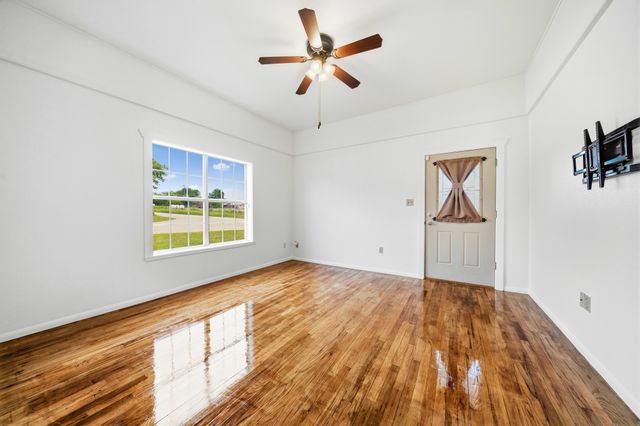 119 Avenue A, Walnut Springs, TX 76690