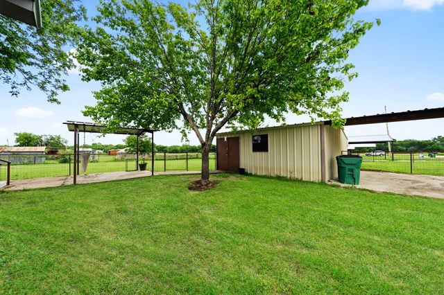 119 Avenue A, Walnut Springs, TX 76690