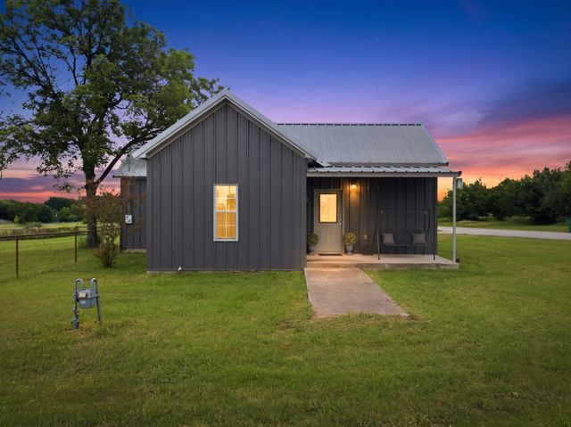 119 Avenue A, Walnut Springs, TX 76690