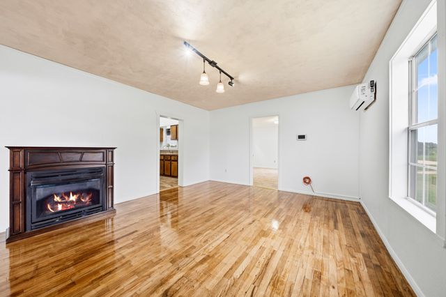 119 Avenue A, Walnut Springs, TX 76690