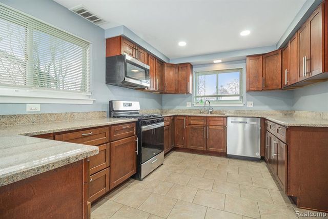 31040 Stephen Avenue, Westland, MI 48185