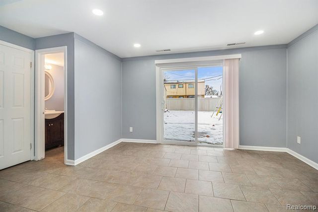 31040 Stephen Avenue, Westland, MI 48185