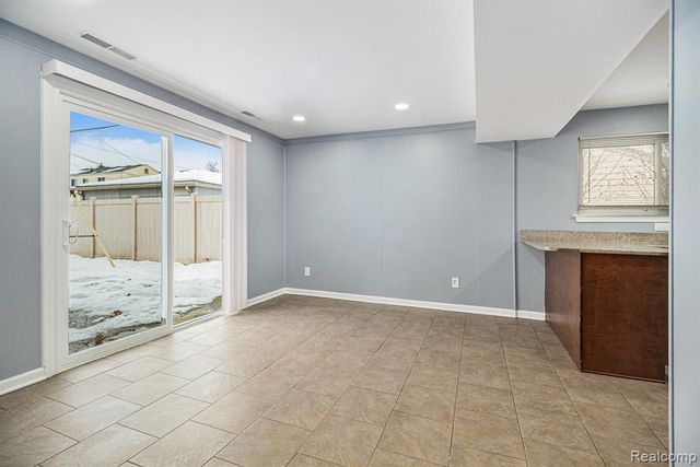 31040 Stephen Avenue, Westland, MI 48185