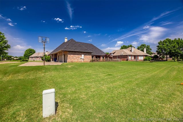 7709 S 4th Street, Broken Arrow, OK 74011