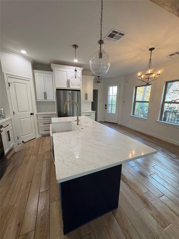 109 Cove Point, Conroe, TX 77356