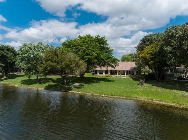 11266 NW 20th Dr, Coral Springs, FL 33071